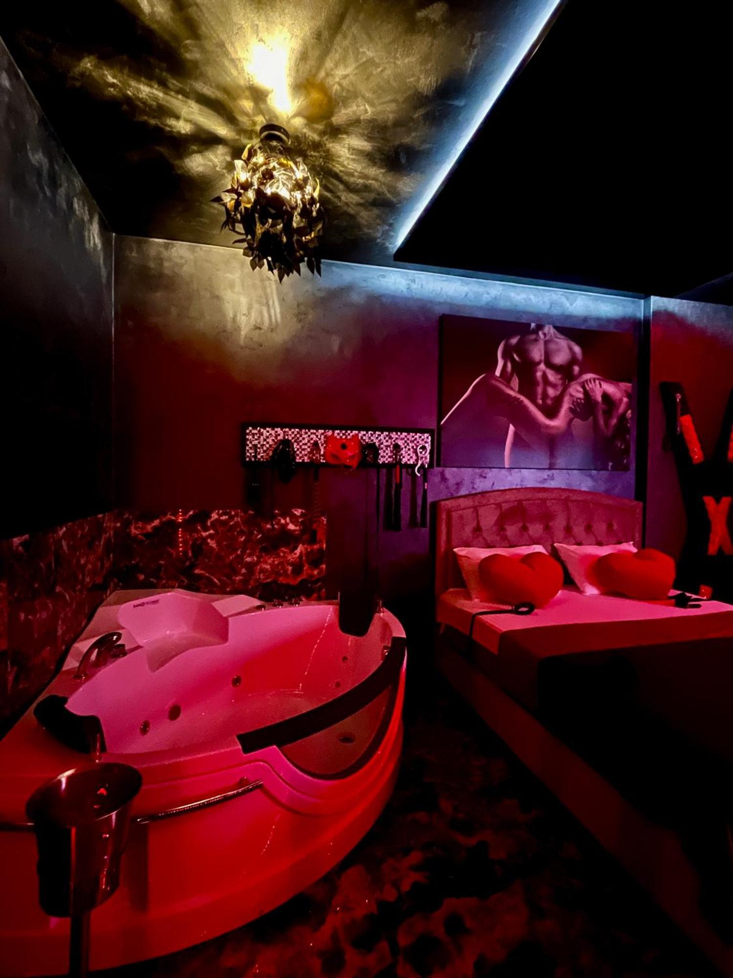 Love Room Bukarest Eksteriør billede
