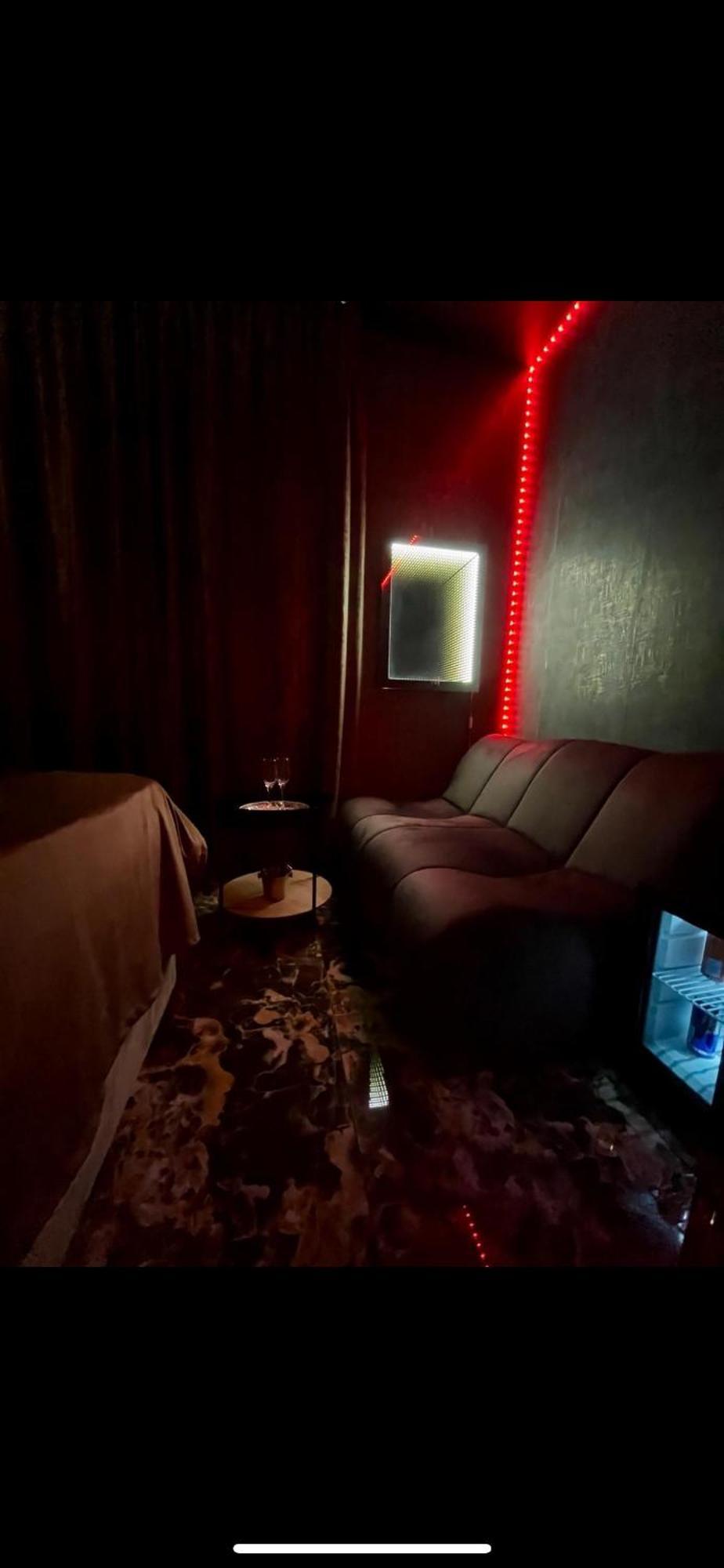 Love Room Bukarest Eksteriør billede