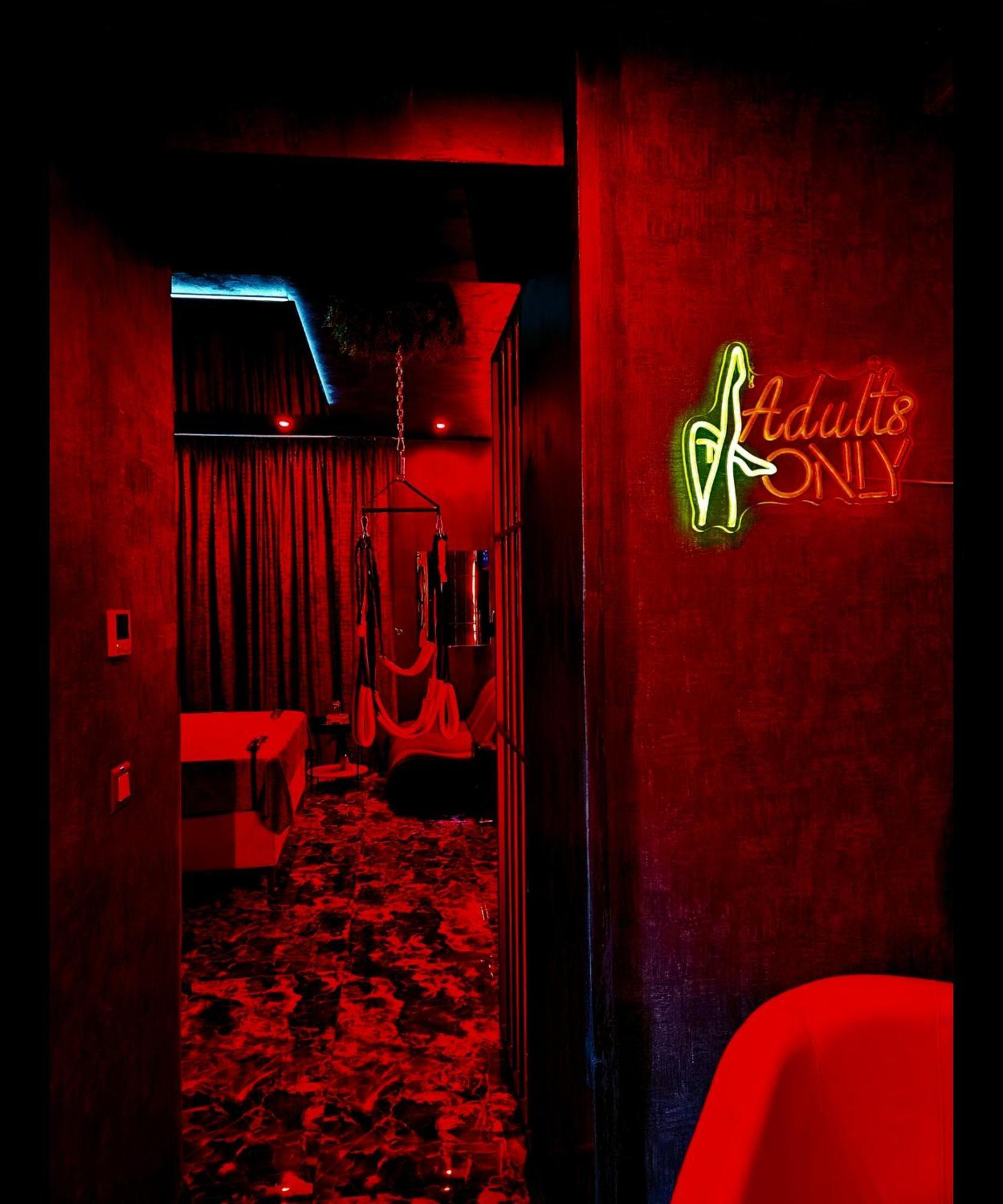 Love Room Bukarest Eksteriør billede