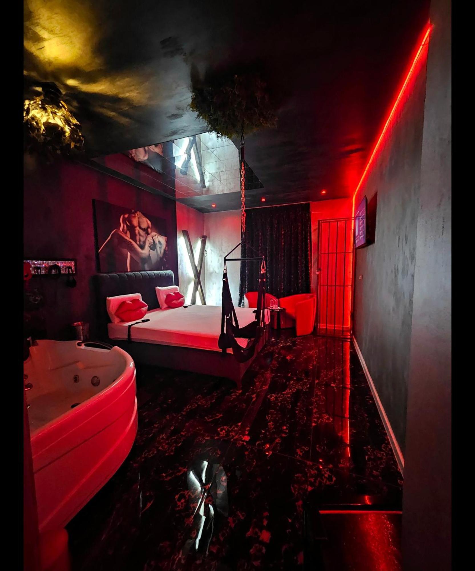 Love Room Bukarest Eksteriør billede