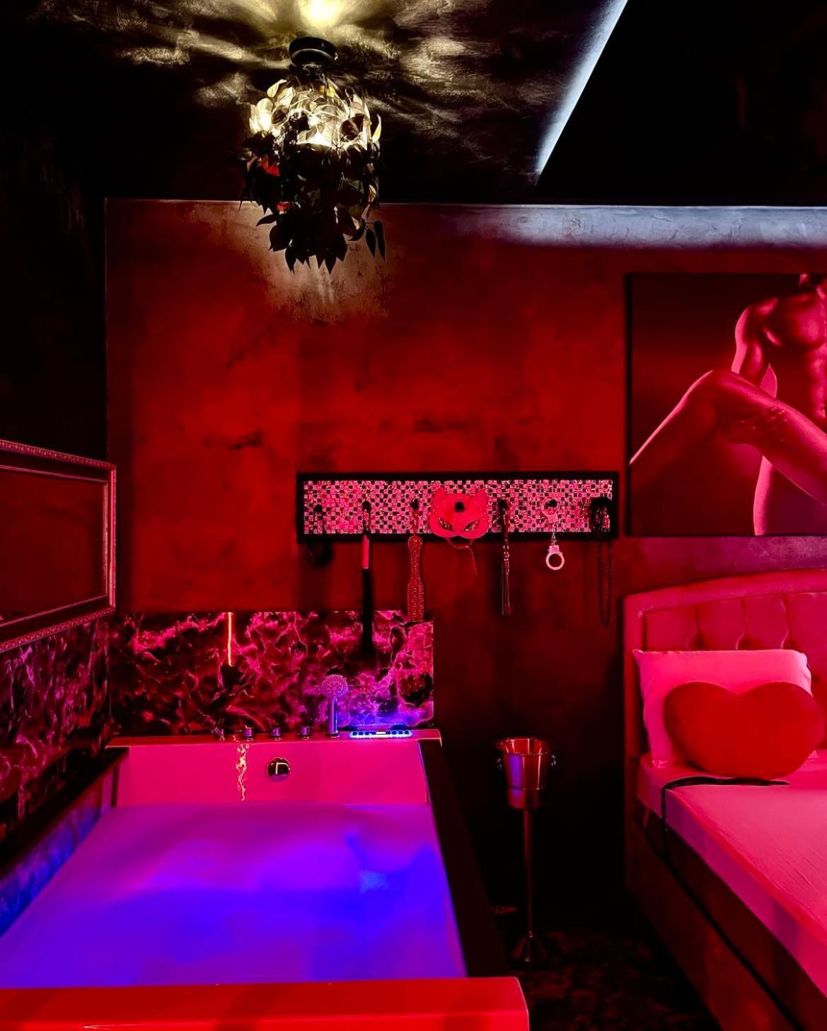 Love Room Bukarest Eksteriør billede